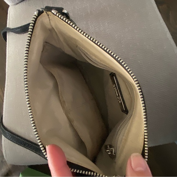 ROOTS Black Leather Crossbody Bag - Picture 4 of 4